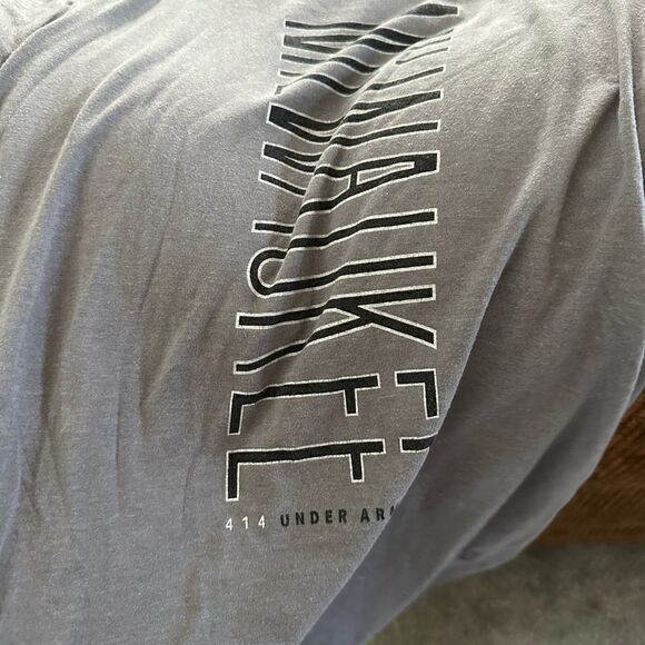 Milwaukee, 414 Under Armour fitted short sleeve T-shirt, size small women's - Picture 8 of 13